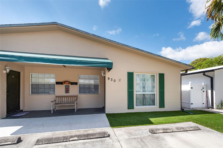 Property Photo:  930 Mandarin Isle  FL 33315 