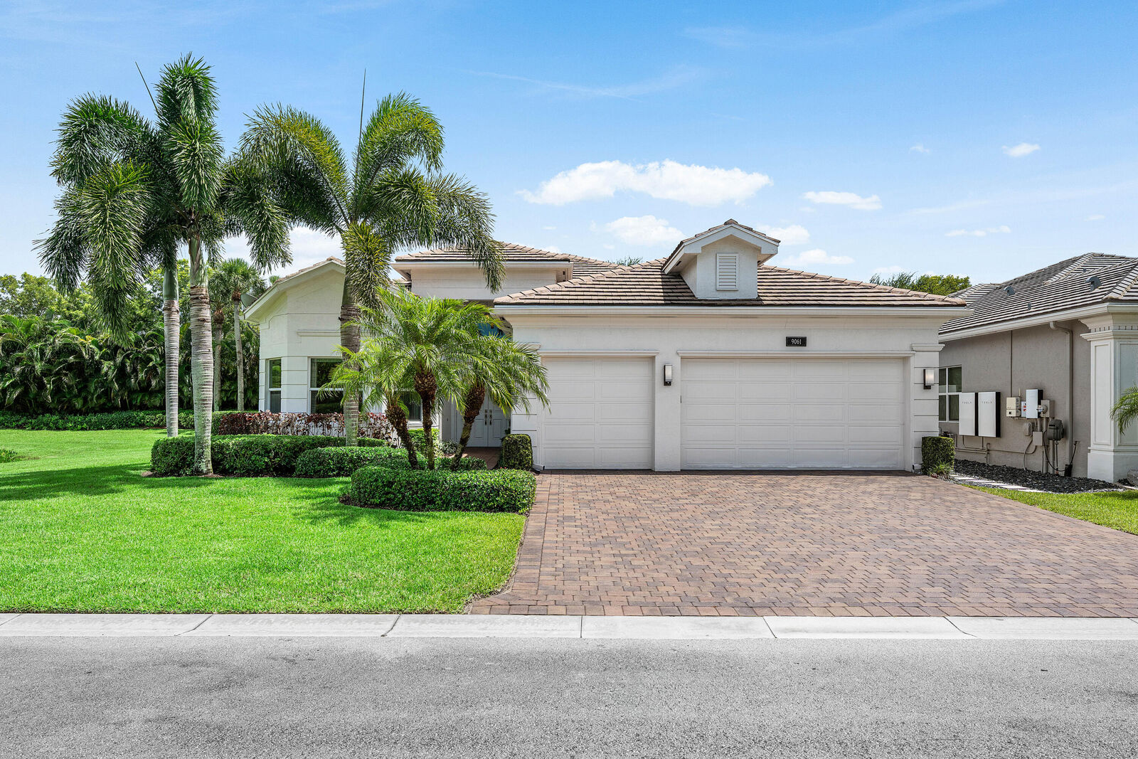 Property Photo:  9061 Golden Mountain Circle  FL 33473 