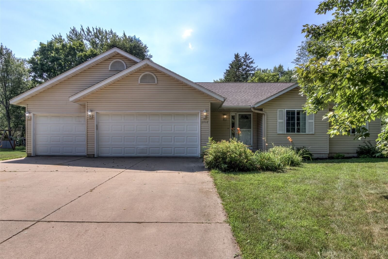 Property Photo: 2728 Pineview Road WI 54703
