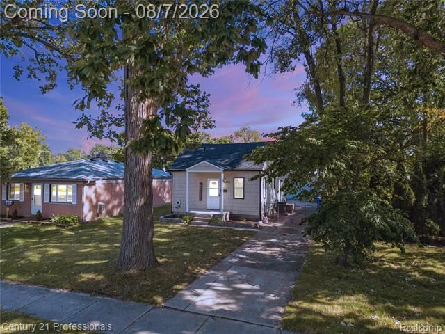 Property Photo: 23711 Annapolis Street MI 48125