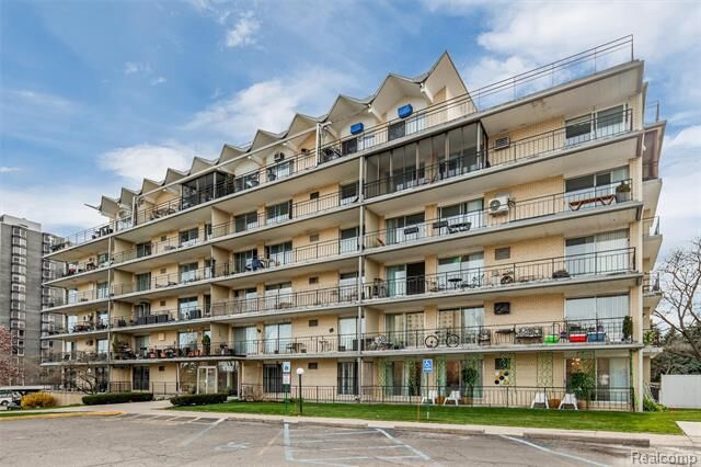 Property Photo:  8300 E Jefferson Avenue 307  MI 48214 