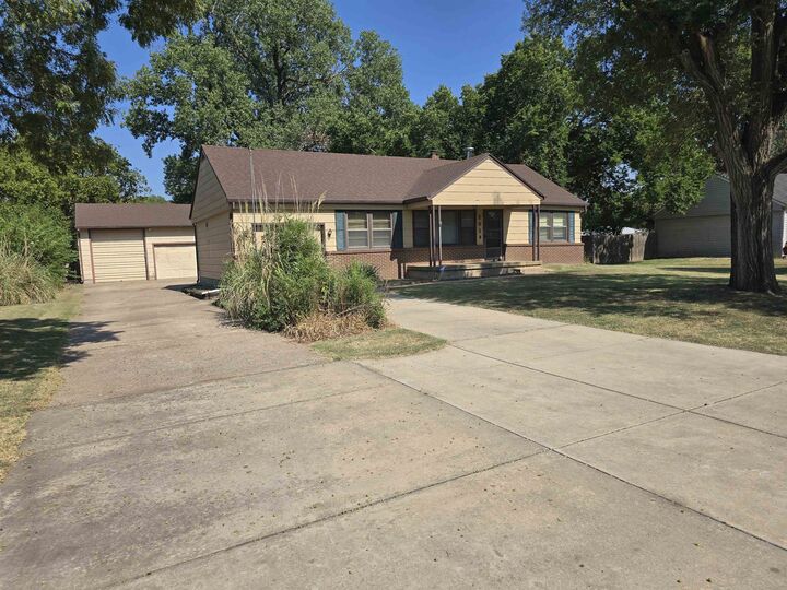 Property Photo:  2618 N Athenian  KS 67204 