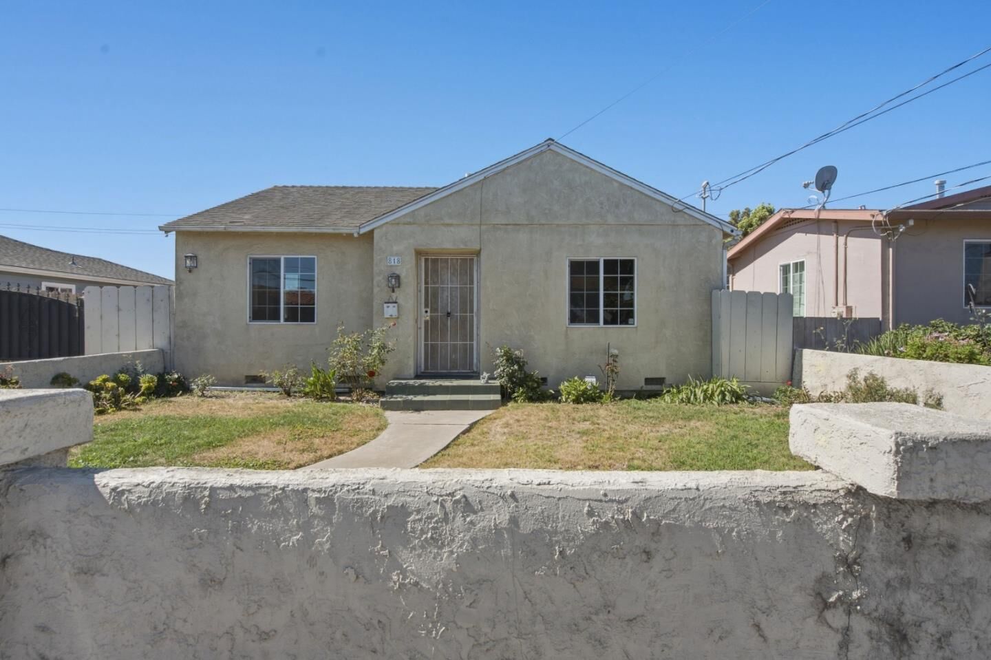 Property Photo: 818 East Street CA 93905