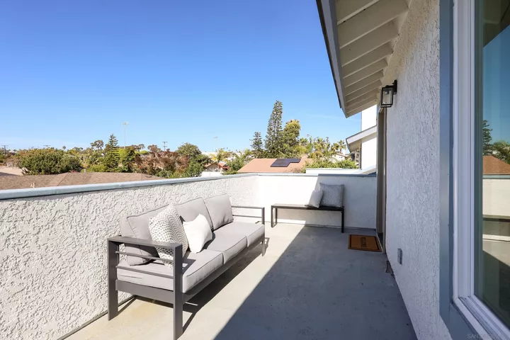 Property Photo:  658-660 Santa Fe Dr.  CA 92024 