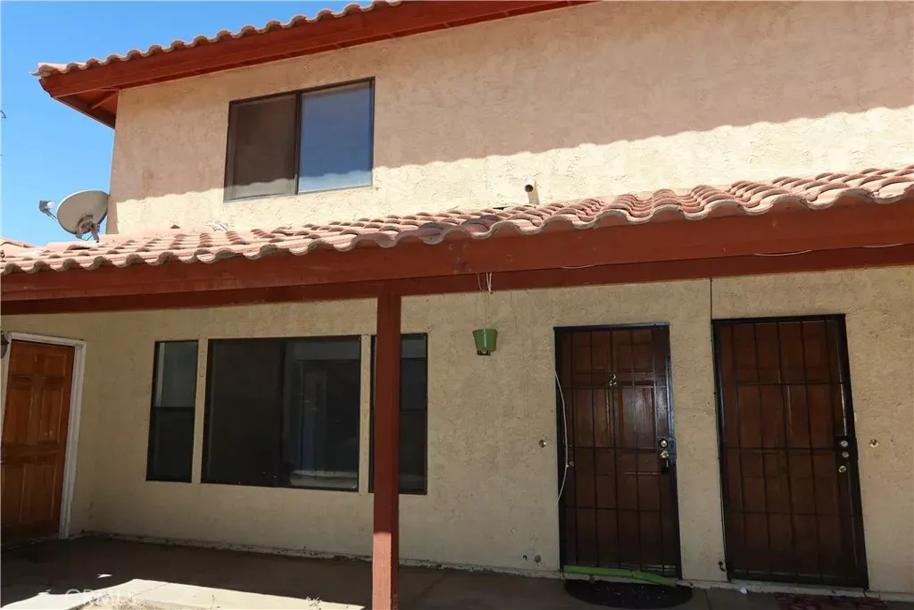 Property Photo:  826 E Avenue J12  CA 93535 