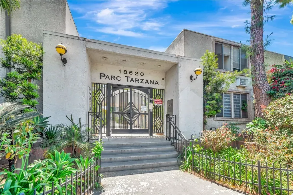 Property Photo: 18620 Hatteras Street 247 CA 91356