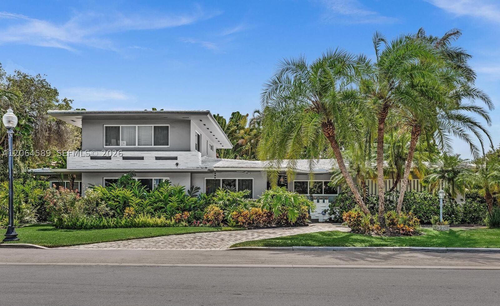 Property Photo: 9450 E Broadview Dr FL 33154