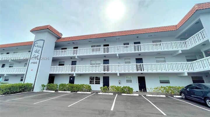 Property Photo: 1400 NE 57th St 308 FL 33334