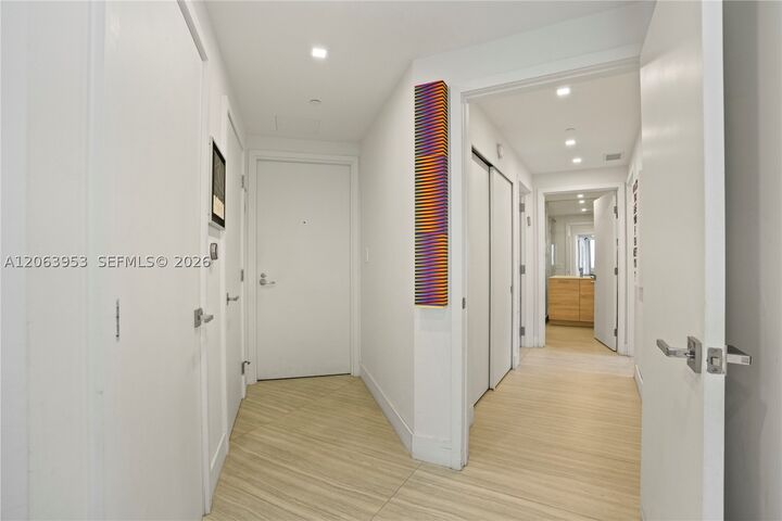 Property Photo:  16385 Biscayne Blvd 1601+2 Parkings  FL 33160 