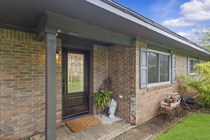 Property Photo: 1663 4th TX 77623