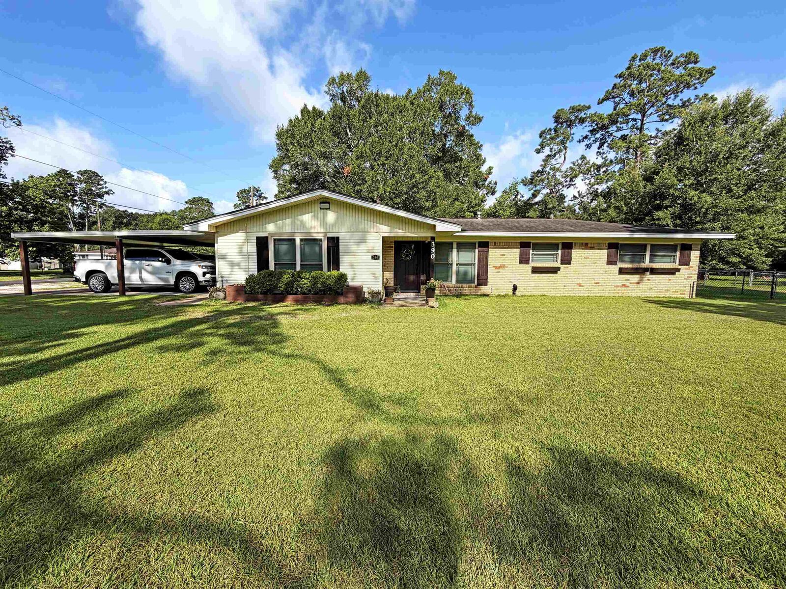 Property Photo: 390 N Mayhaw Drive TX 77662