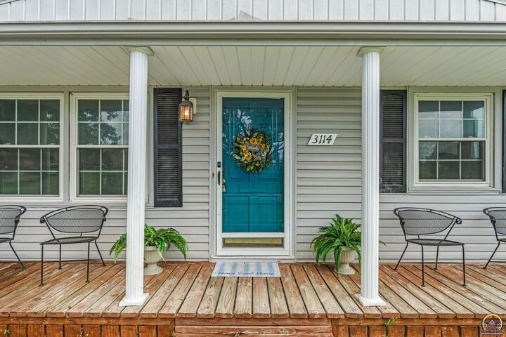 Property Photo:  3114 SW Arnold Ave  KS 66614 