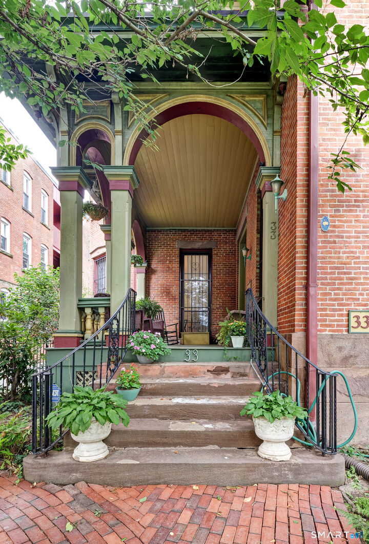 Property Photo:  33 Charter Oak Place 2  CT 06106 