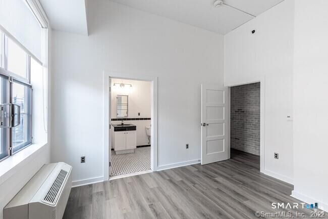 Property Photo:  15 Dinah Street 303  CT 06107 