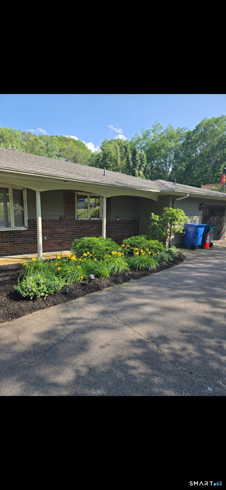 Property Photo:  54 Country Hills Road  CT 06414 