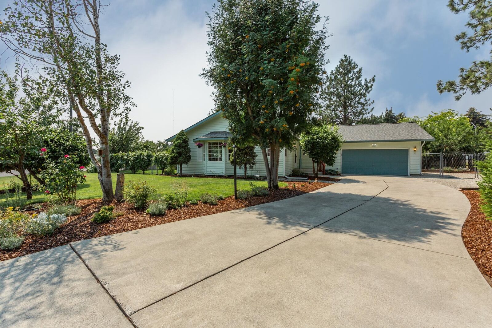 Property Photo: 4526 S Cook St WA 99223