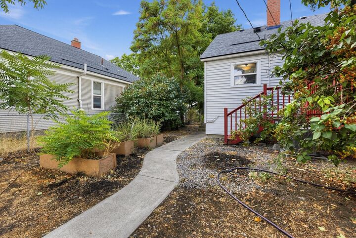 Property Photo:  1911 E Sharp Ave  WA 99202 