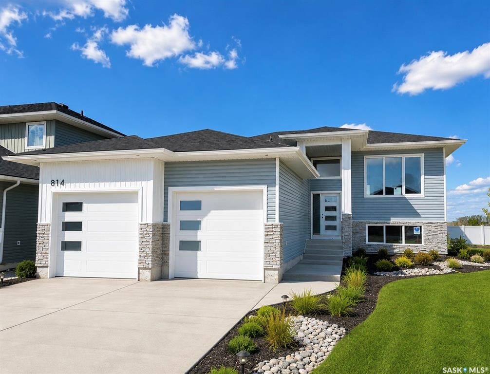 Property Photo:  814 Ballesteros Crescent  SK S0K 4S0 