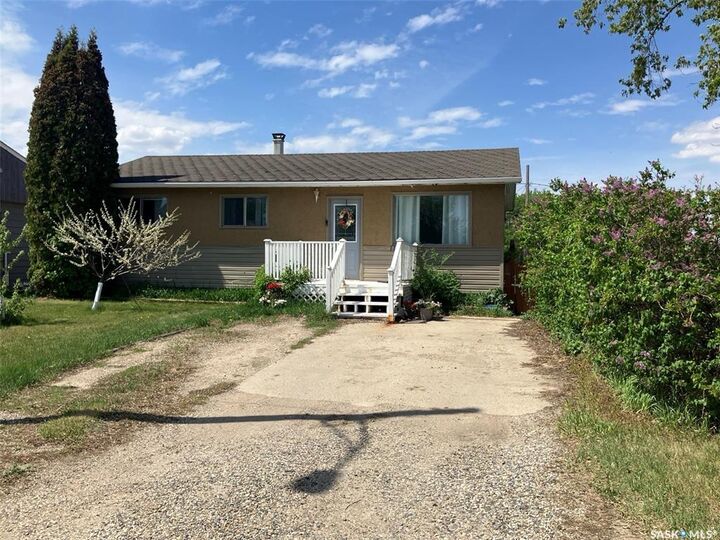 Property Photo:  110 4th Street N  SK S0E 1E0 