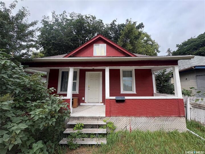 1125 Idylwyld Drive N — photo 1