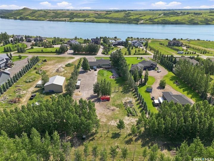 Property Photo:  8 Sunrise Drive  SK S0K 1K0 