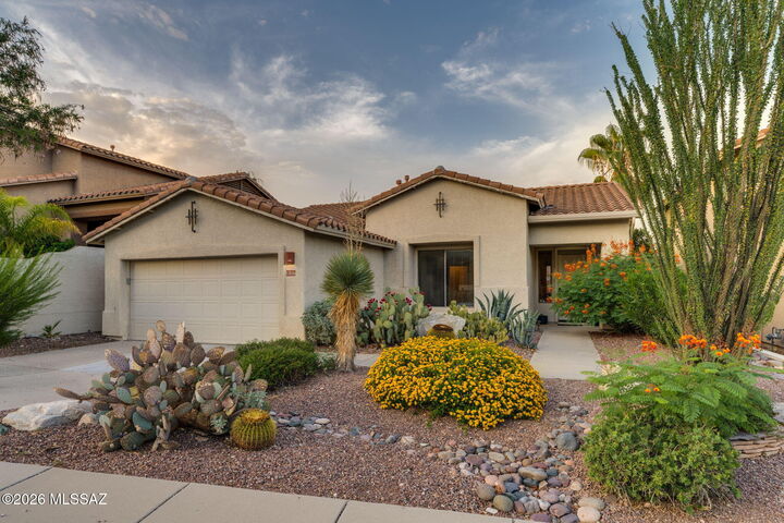Property Photo:  13846 N Bushwacker Place  AZ 85755 