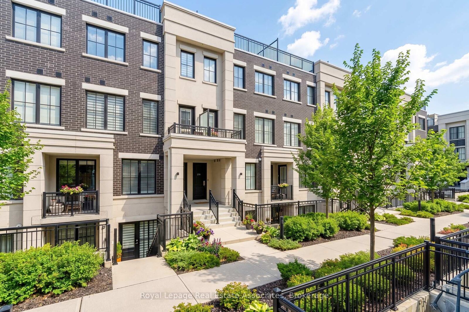Property Photo:  657 Cricklewood Drive 511  ON L5G 0B8 