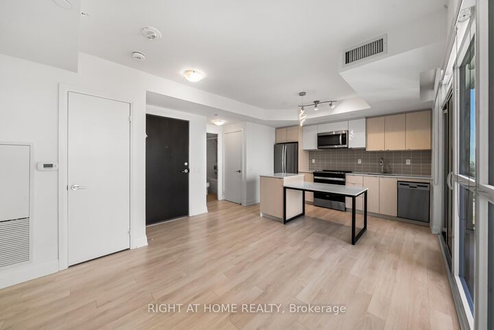 Property Photo: 1461 Lawrence Avenue W 1511 ON M6L 0A6