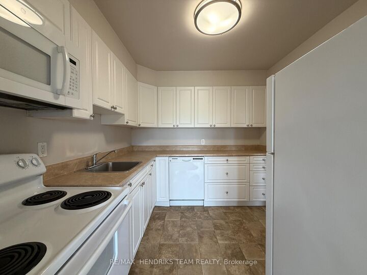 Property Photo: 60 Windward Street 809 ON L2M 4H2