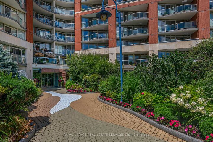 Property Photo: 550 Queens Quay W 707 ON M5V 3M8