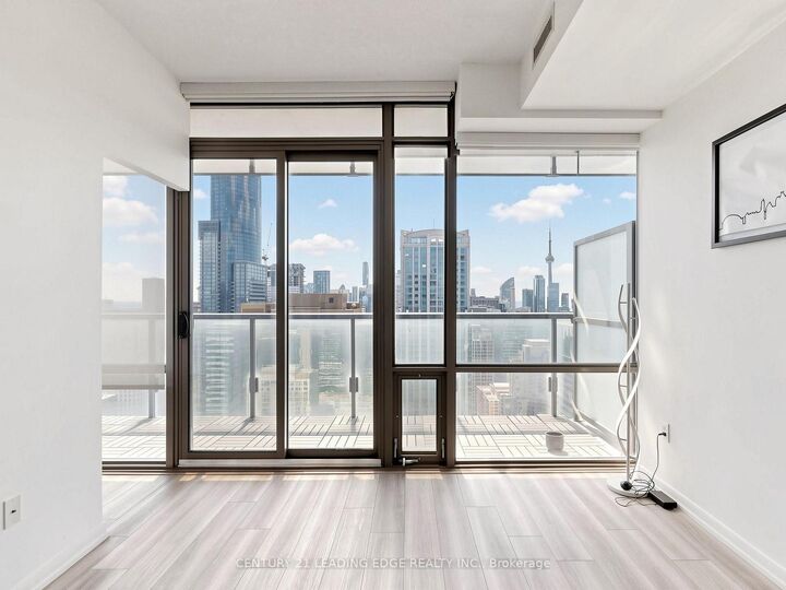 Property Photo:  38 Grenville Street 4005  ON M4Y 1A5 