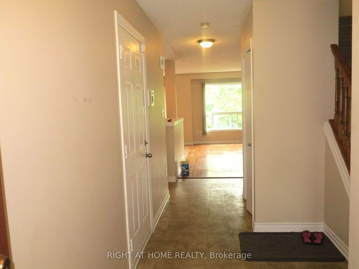 Property Photo: 692 Oakcrossing Road ON N6H 5V9