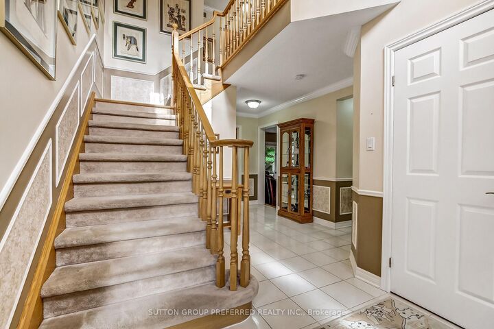 Property Photo: 462 Ambleside Drive ON N6G 4W9