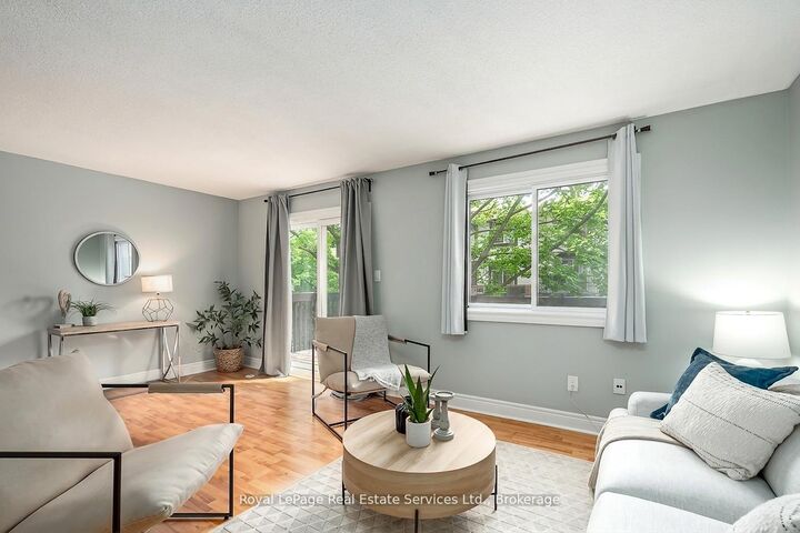 Property Photo: 2651 Aquitaine Avenue 24 ON L5N 1V5