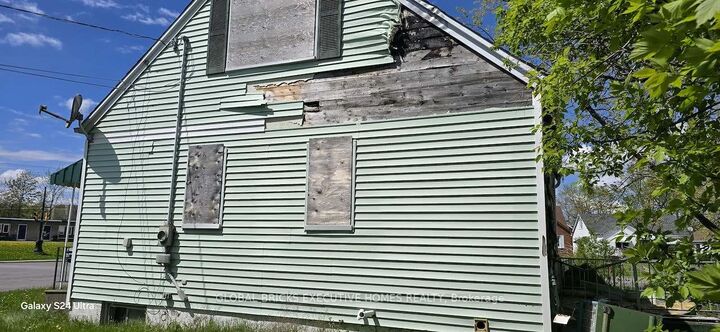 Property Photo: 5168 Stanley Avenue ON L2E 5A4