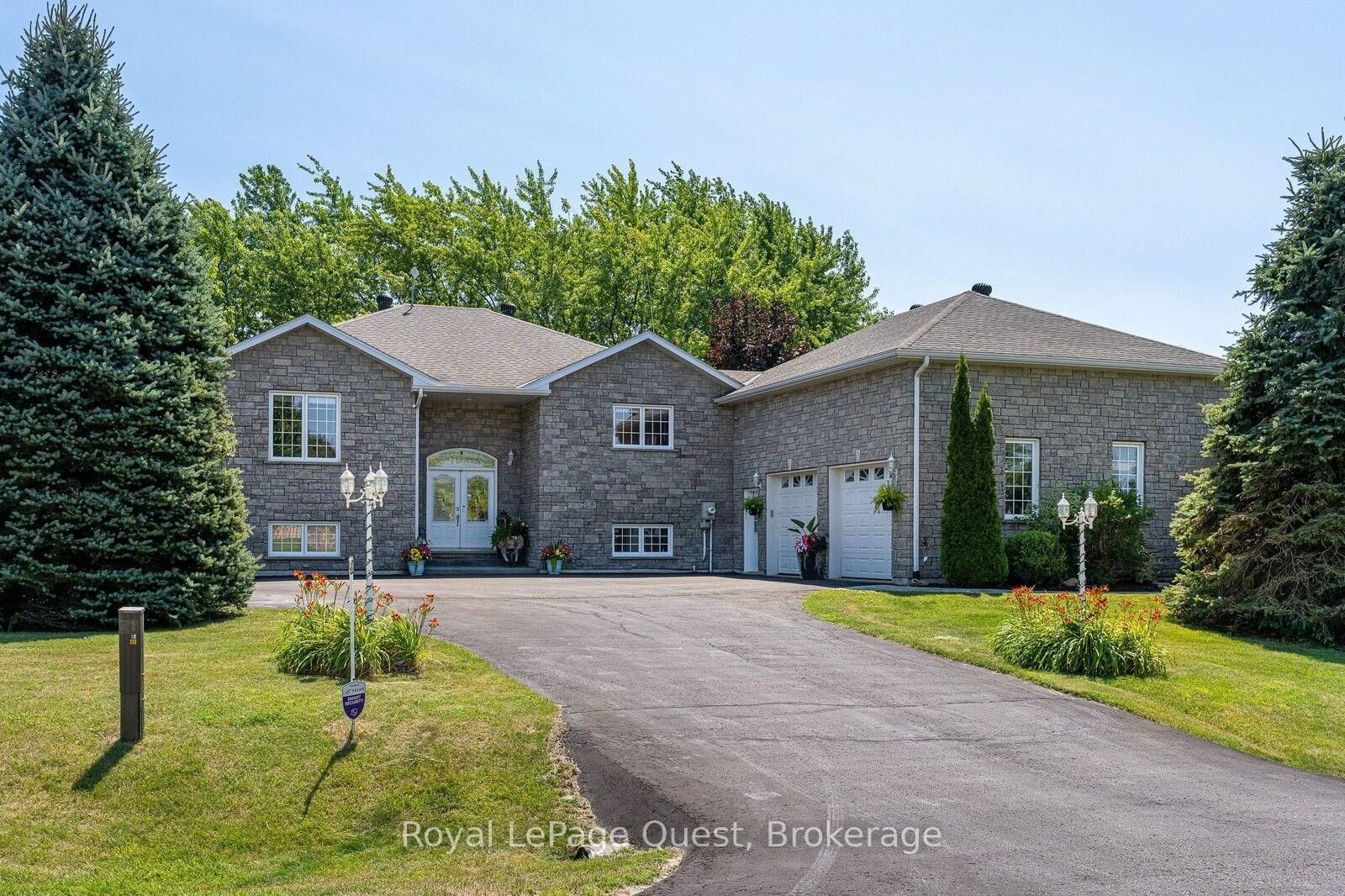 Property Photo:  20 Rue Eric N/A  ON L9M 0H1 