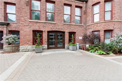Property Photo: 11 St Joseph Street 514 ON M4Y 3G4