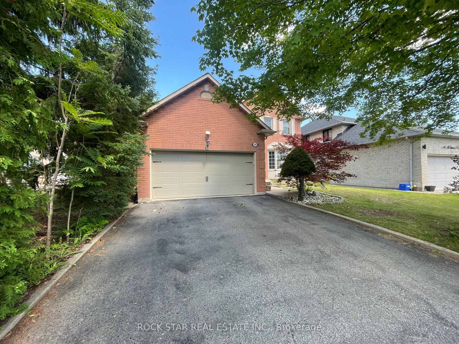 Property Photo: 106 Milbourne Crescent ON L6H 5P1