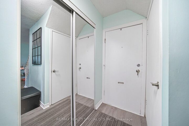 Property Photo: 766 Walter Street I ON N3H 4P3
