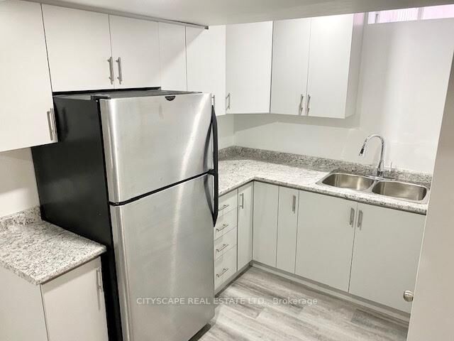 Property Photo: 6421 Donway Drive 1B ON L5V 1J4
