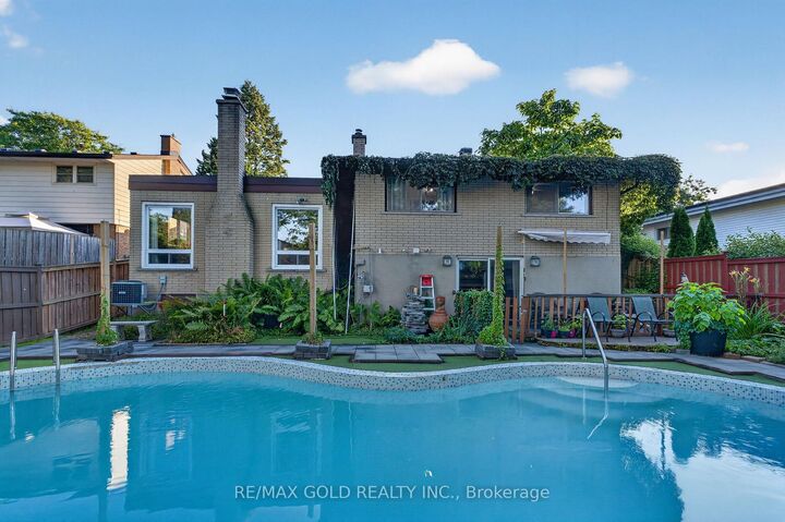 16 Monterey Road — photo 1
