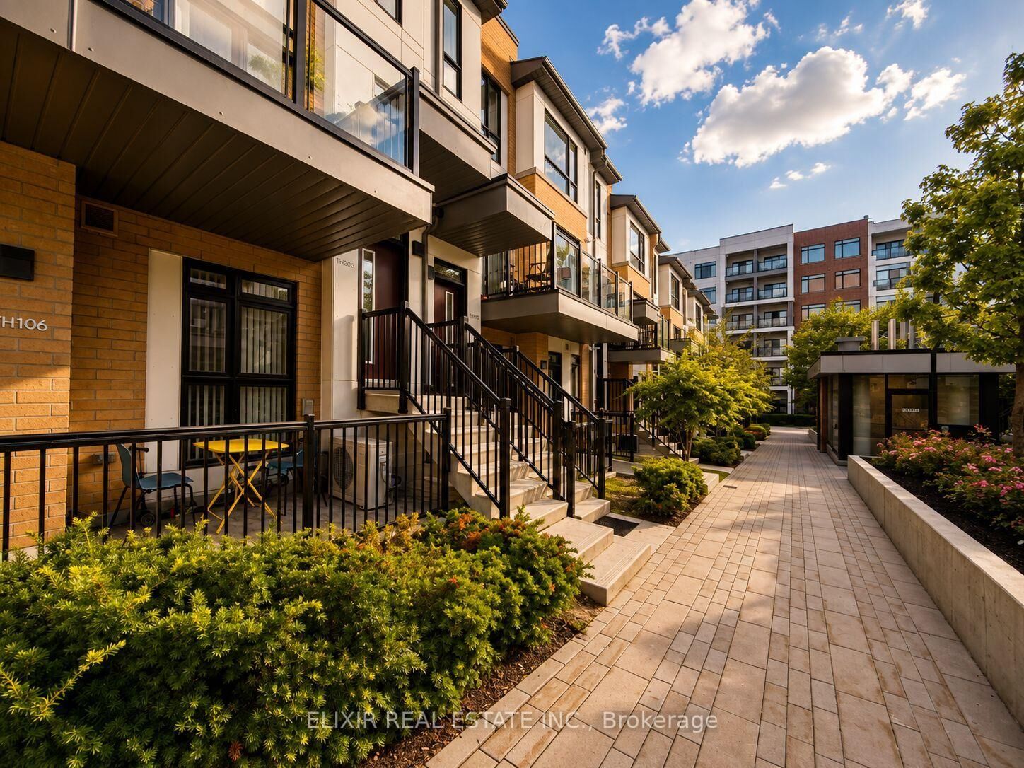 Property Photo:  140 Canon Jackson Drive 206  ON M6M 0B9 