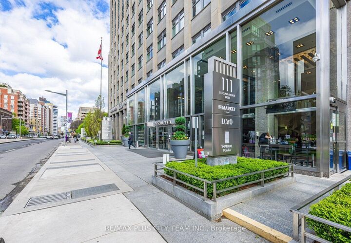 Property Photo: 111 St. Clair Avenue W 902 ON M4V 1N5