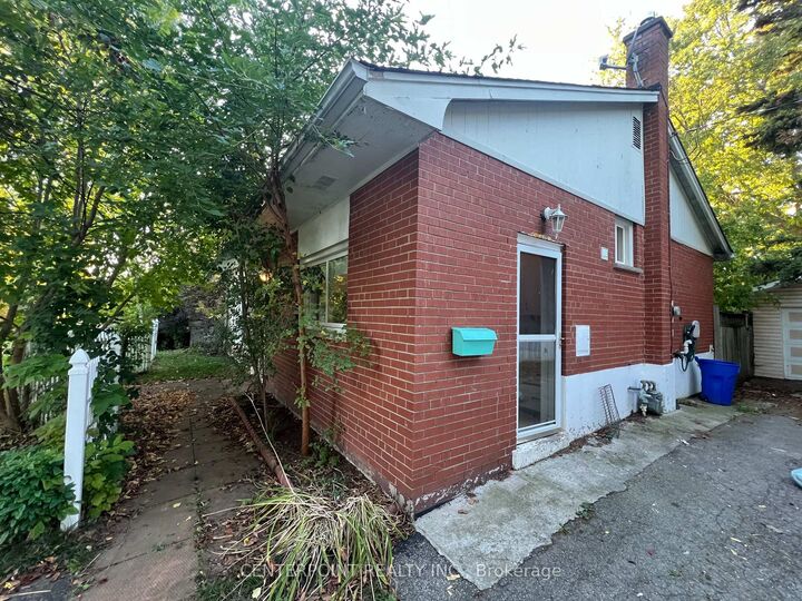 Property Photo: 287 Kent Crescent ON L7L 4T2