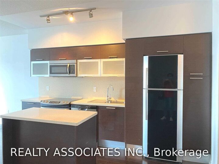 Property Photo:  386 Yonge Street 2813  ON M5B 0A5 