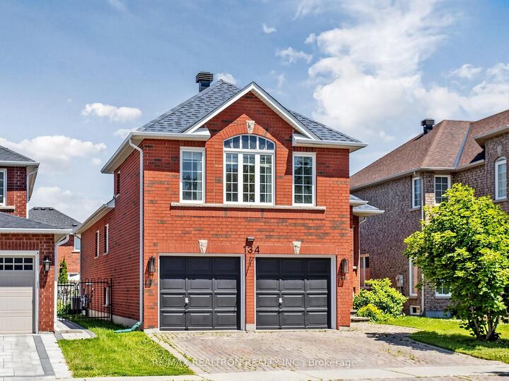 Property Photo:  134 Humberland Drive  ON L4E 3Y7 