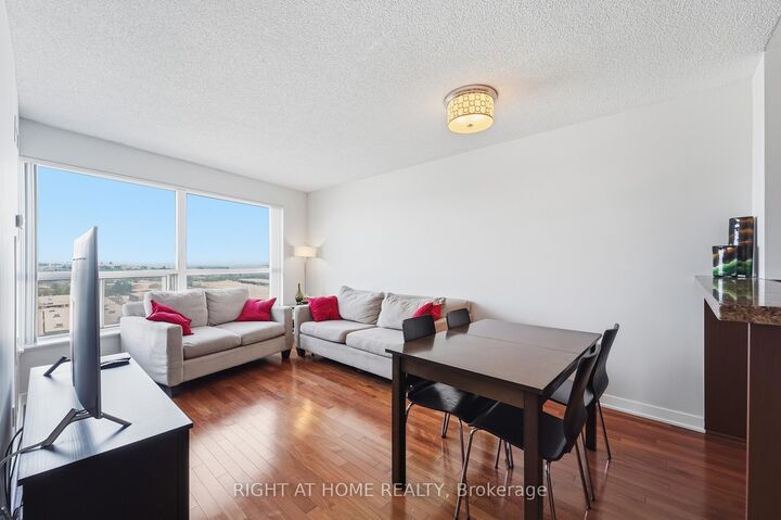 Property Photo: 38 Lee Centre Drive 1612 ON M1H 3J7