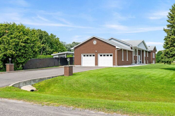 Property Photo: 7019 Cosgrove Avenue ON K4P 1A6
