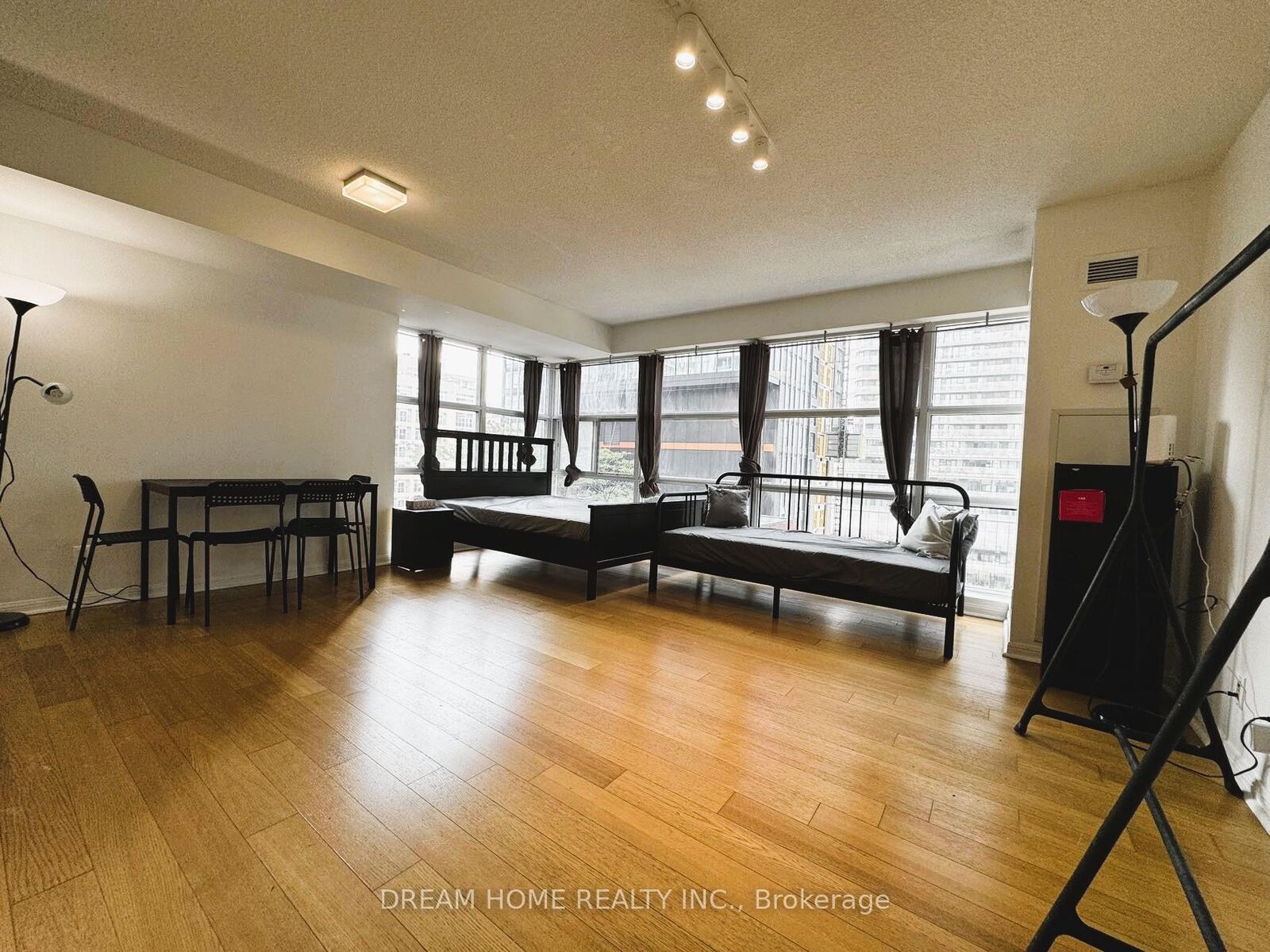 Property Photo:  11 St Joseph Street #912  ON M4Y 1J8 