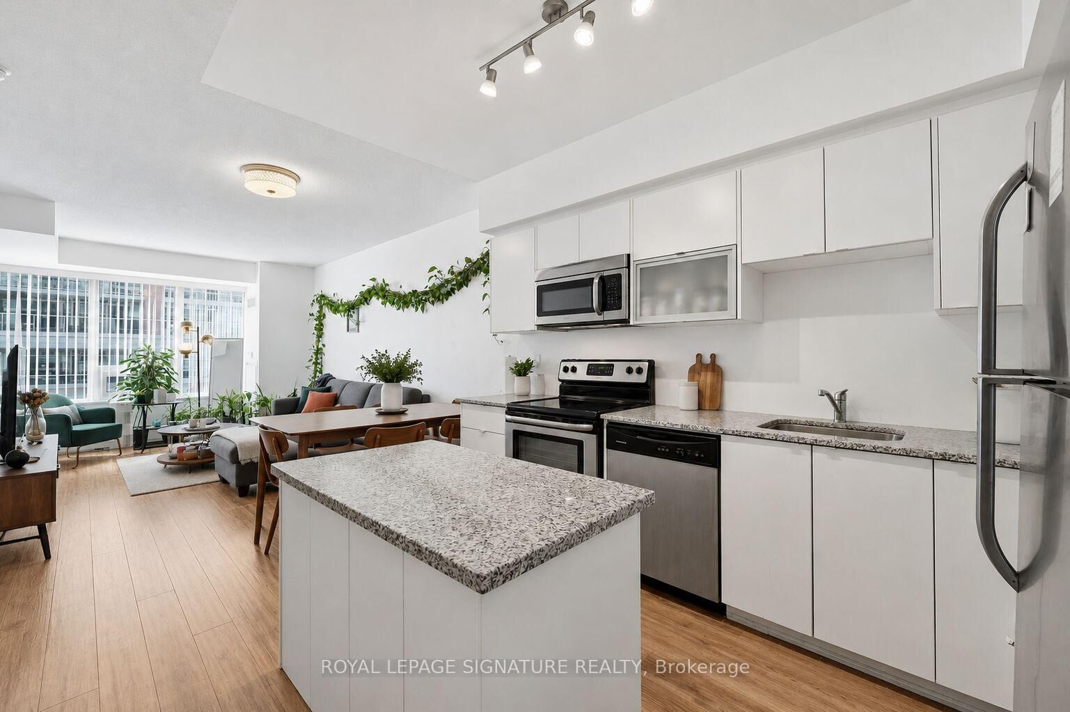 Property Photo: 59 East Liberty Street 905 ON M6K 3R1